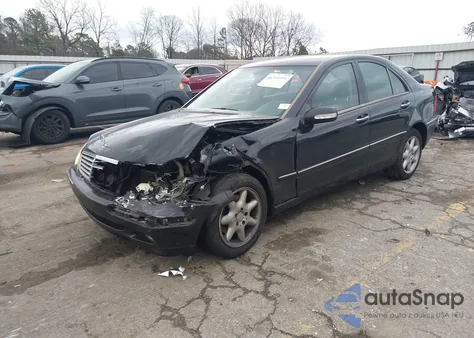 2003 Mercedes-Benz C 240 z USA, uszkodzony, nr VIN WDBRF81J13F427652